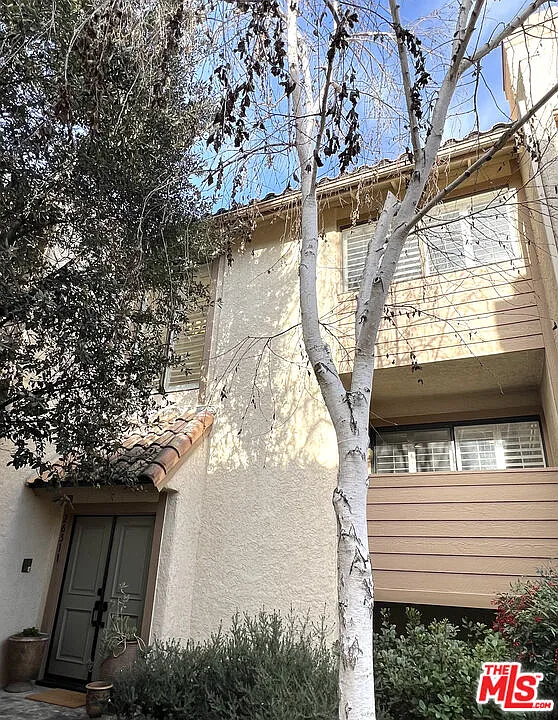 3 bed, 2.5 bath, 1344 sqft, $4,350 — Photo 2