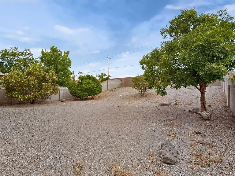 5841 Sandoval Dr NE — Photo 45