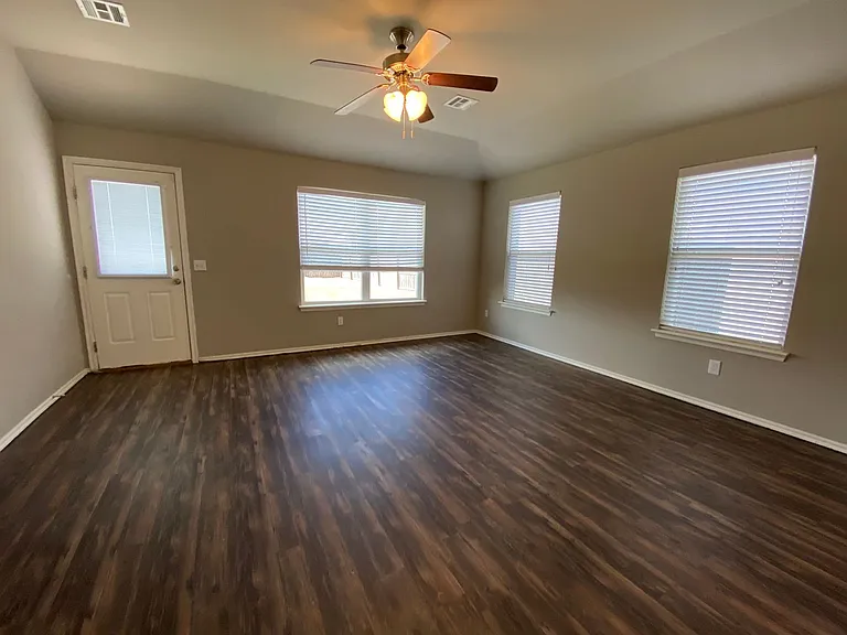 4517 Hunter Blvd — Photo 13