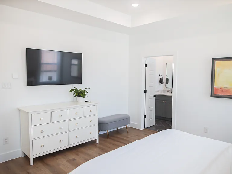 Primary main bedroom.