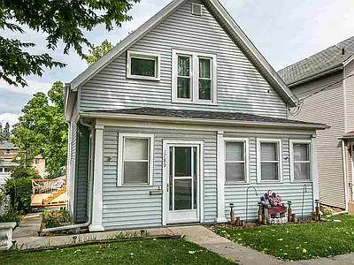 1789 University Ave — Photo 1
