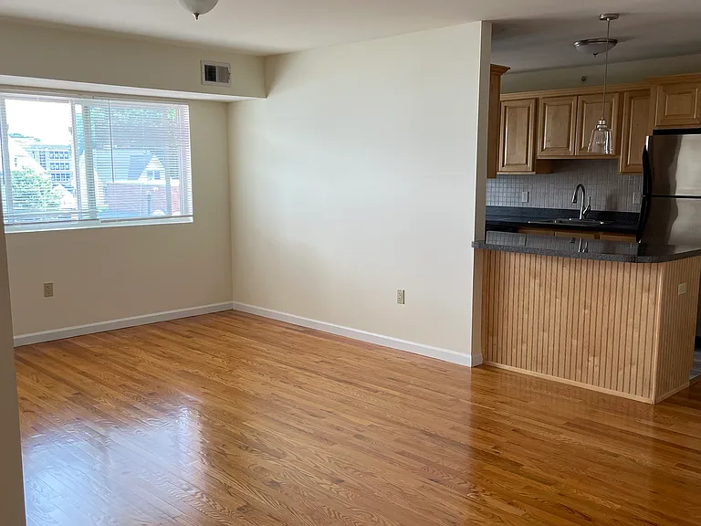 Rutgers Court Apartments — Photo 9