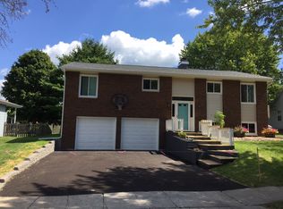 1716 Ironwood Dr, Sycamore, IL 60178