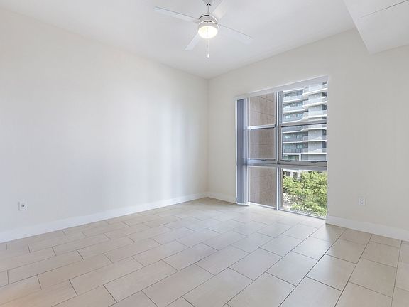 5th image of 426 NE 28th St #111