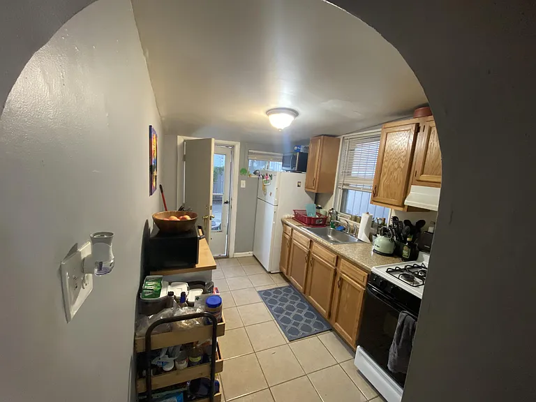 2312 Mercer St — Photo 6