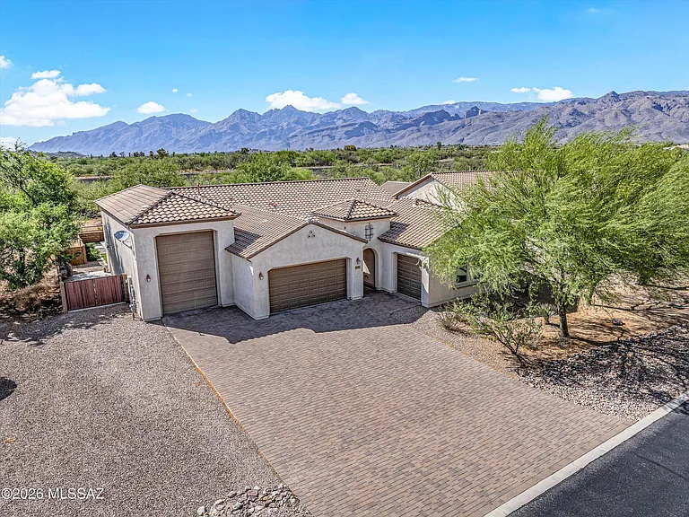 2447 N Wychwood Ct — Photo 45