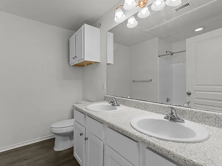 PECAN POINTE — Photo 8