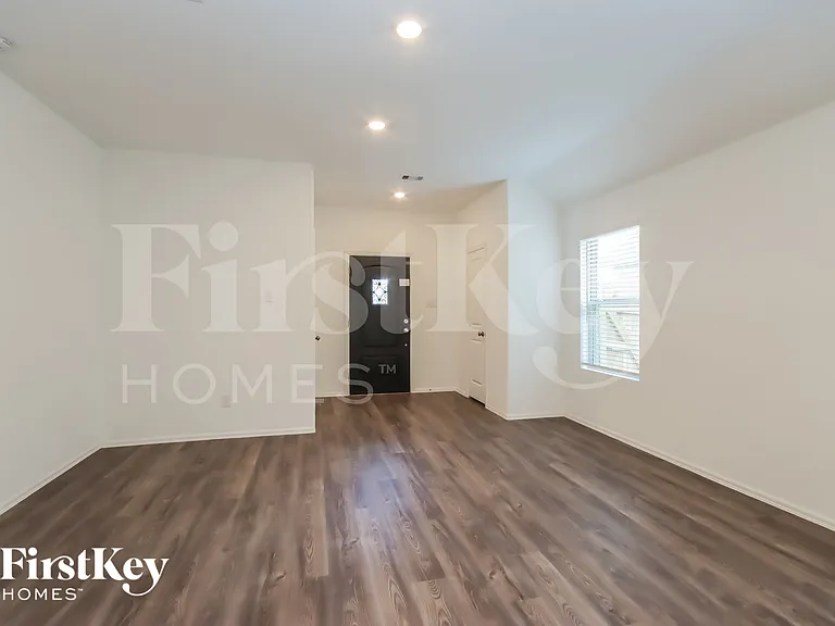 19100 Cicerone Ct — Photo 3