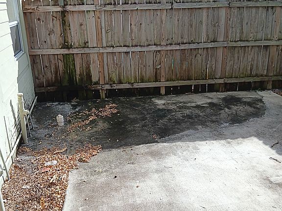 5th image of 3351 NE 5th Ave