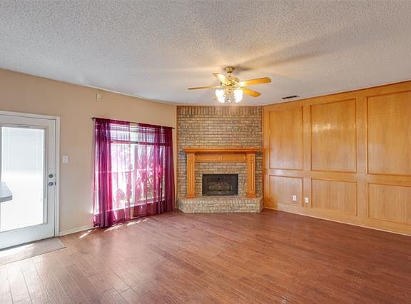 4th image of 208 Towngate Dr