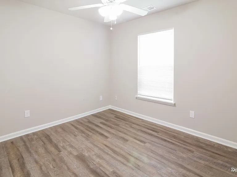 143 Tyger St — Photo 11