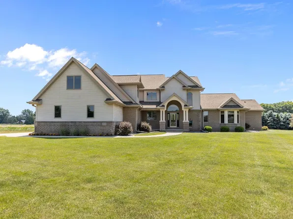 W7415 Ridgetop Dr, Neenah, WI 54956