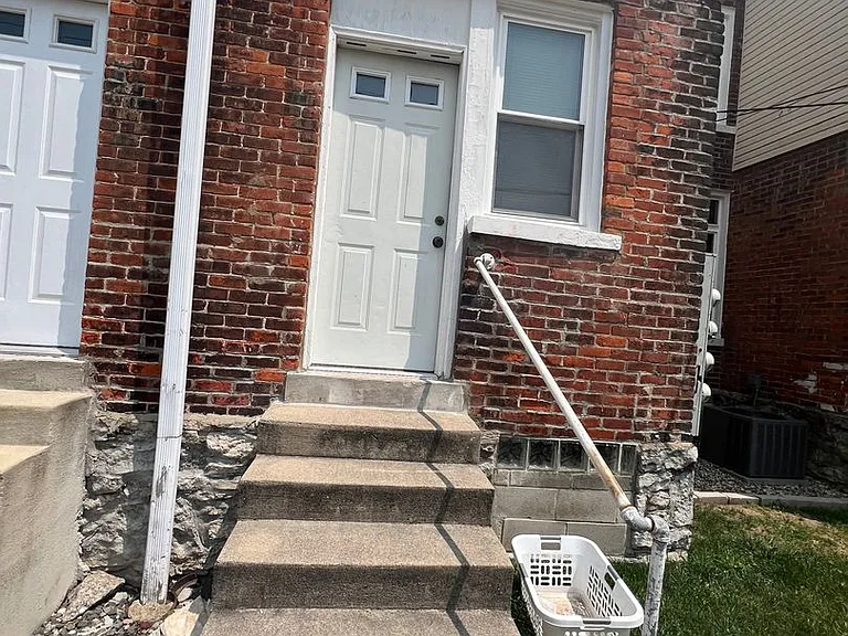 2431 N High St — Photo 11