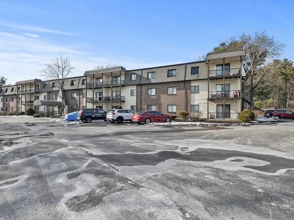 232 Canton St APT 201, Randolph, MA 02368