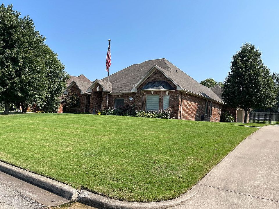 2nd image of 729 Franklin Dr
