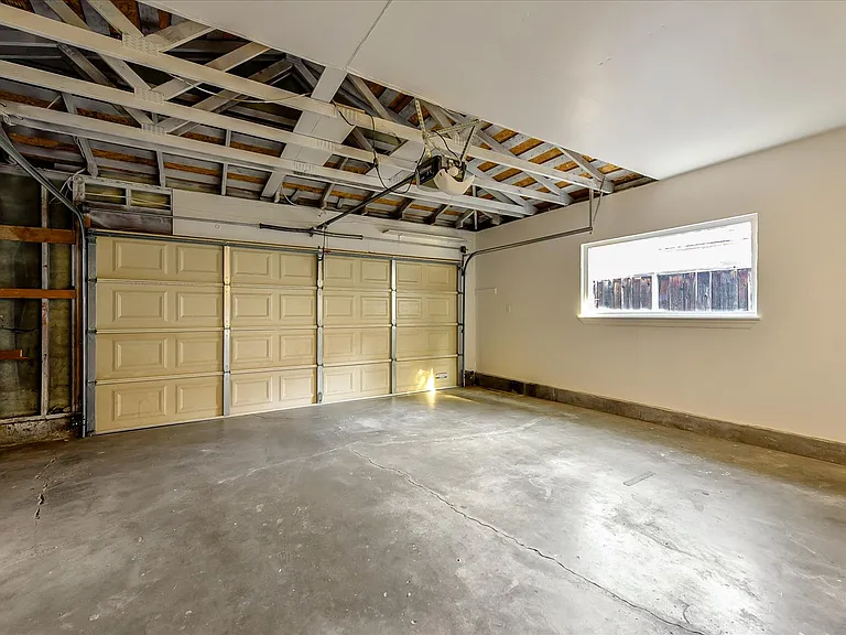 2448 Whitethorne Dr — Photo 30