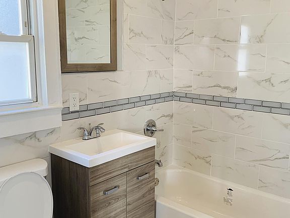 4th image of 246 Clifton Ave APT 2