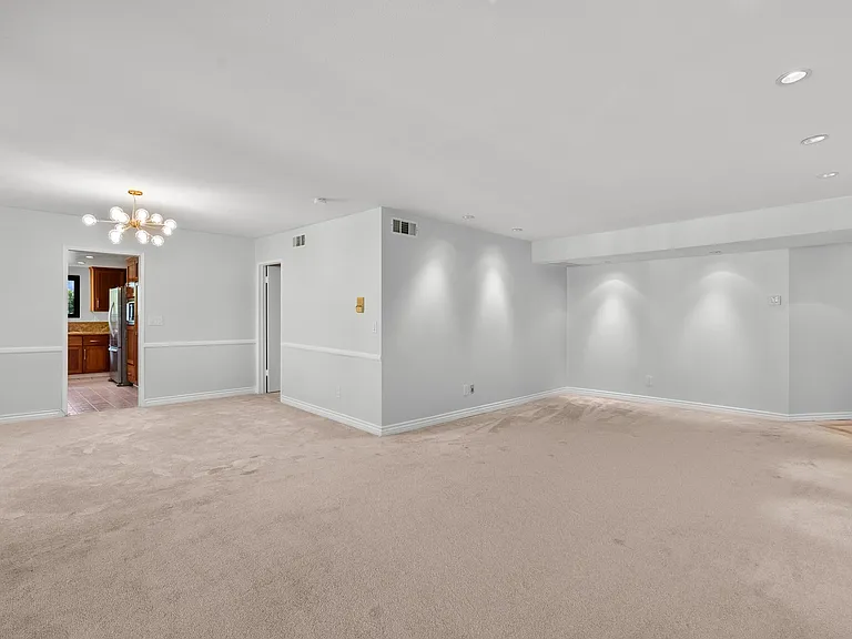 330 W California Blvd — Photo 16