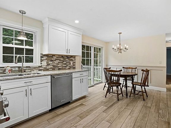 4th image of 52 Cecile Dr