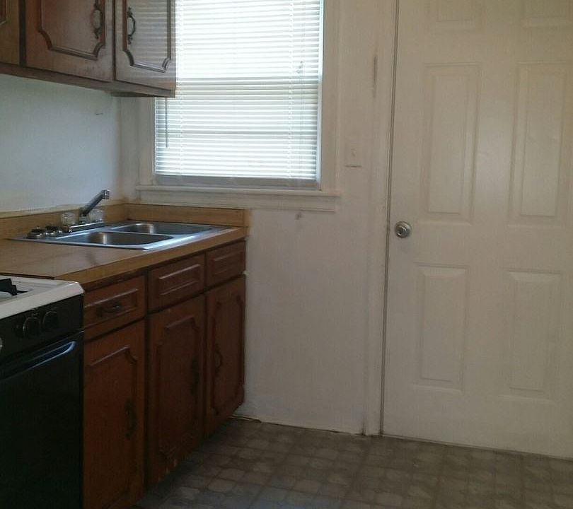 2nd image of 1026 Samson Ave #A