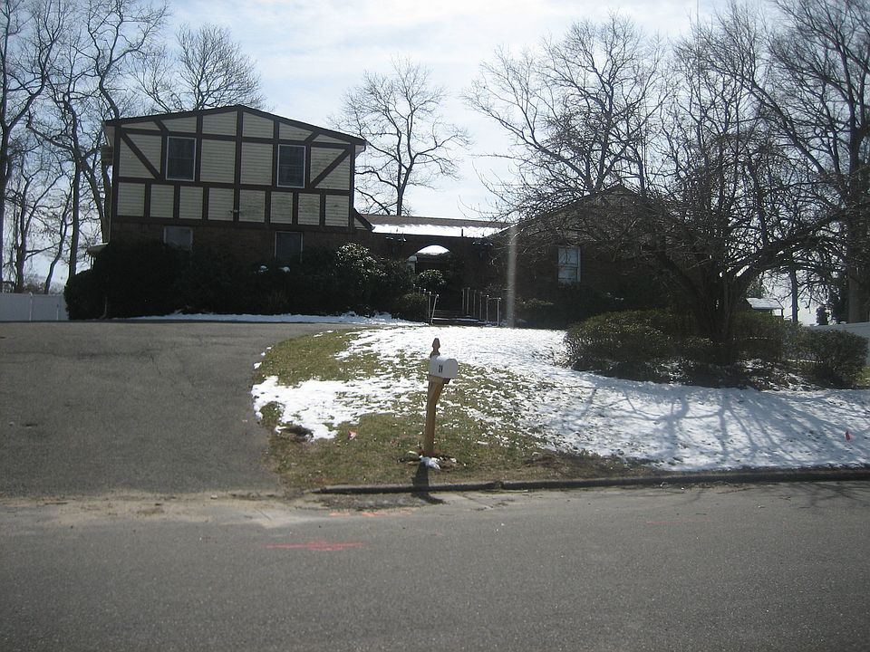 1st image of 29 Southwick Ct S