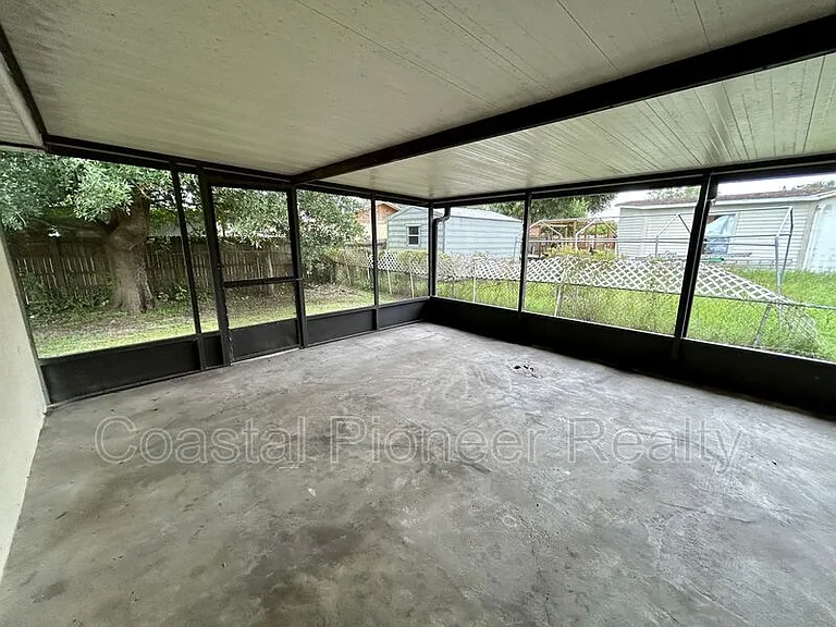 8819 W Robson St — Photo 19