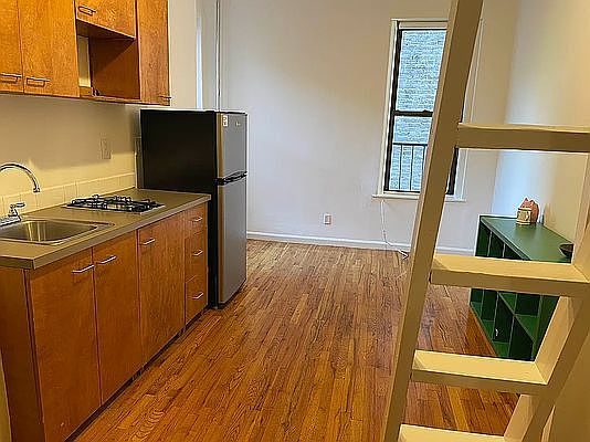 5th image of 29 Clinton St APT 3C