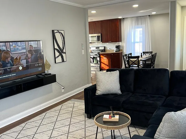 704 N Walnut St — Photo 5