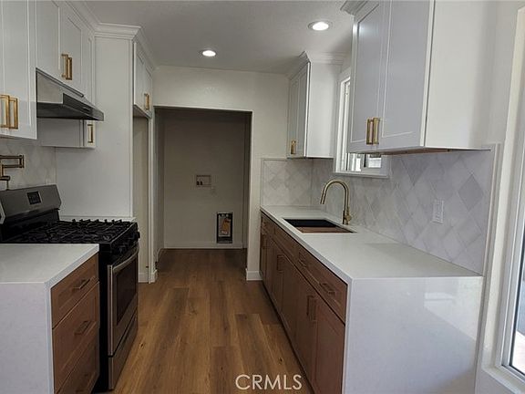 3rd image of 720 W 137th St