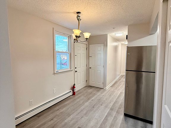 5th image of 111 Lindegar St Floor 1