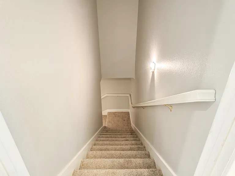 105 N Vale Ave — Photo 45