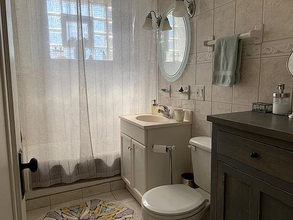 5th image of 2836 N Francisco Ave APT 2B