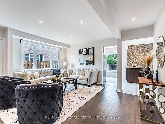 3rd image of 1124 Shagbark Cres