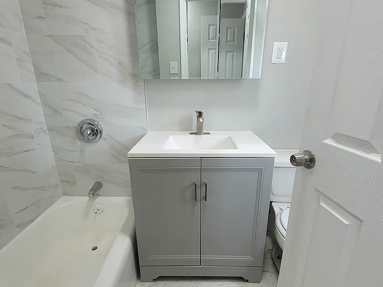 1323 W Sherwin Ave #2A — Photo 9