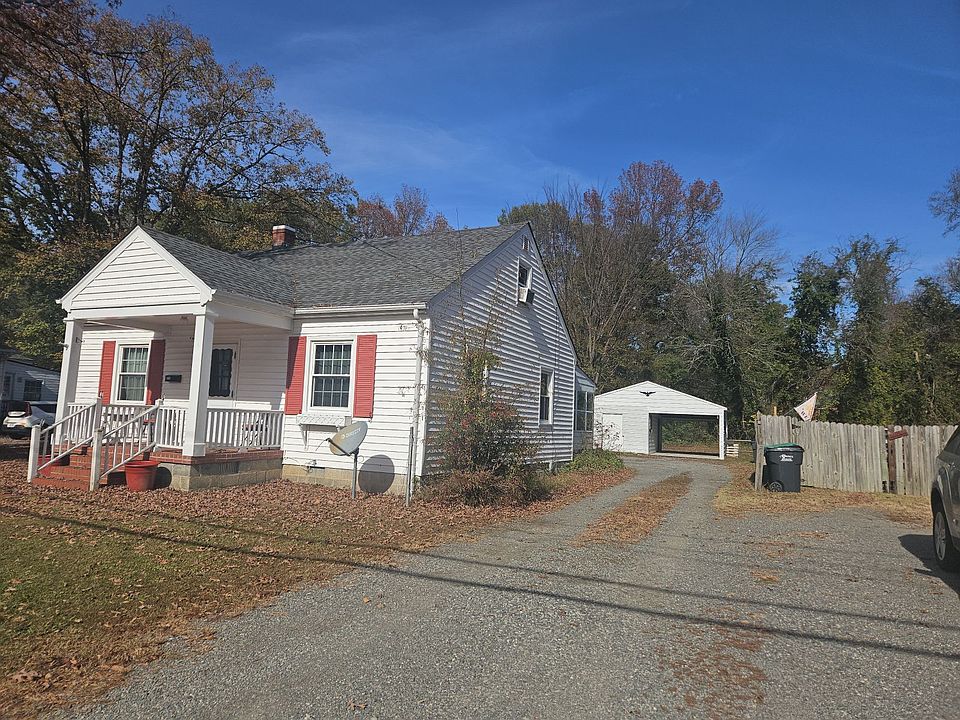 2nd image of 212 Thompson St