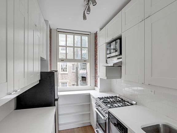 3rd image of 516 E 78th St APT 5M