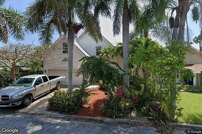 1st image of 1118 N Lakeside Dr