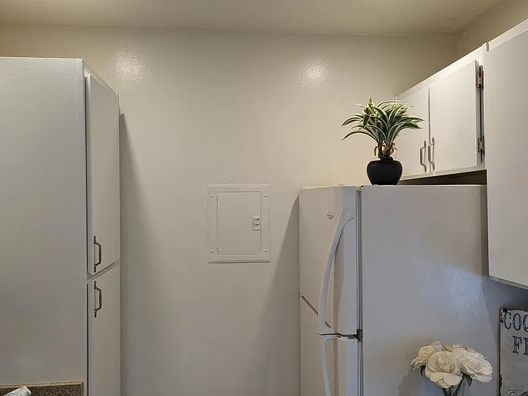 Live Oak Apartments — Photo 48