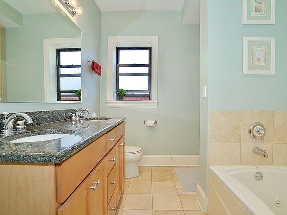 4th image of 733 W Waveland Ave APT 2