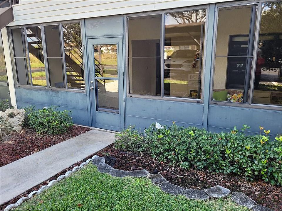 1st image of 7 Charlton Dr