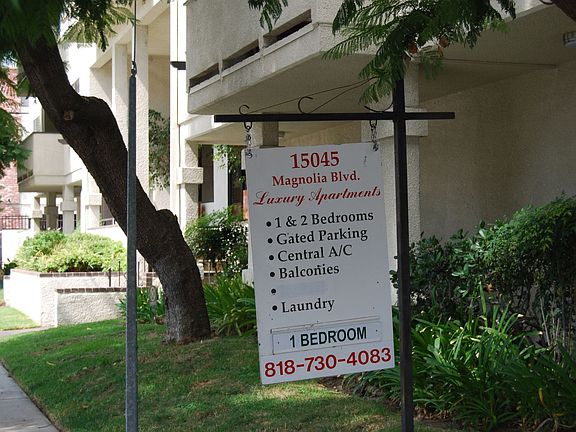 3rd image of 15045 Magnolia Blvd APT 102