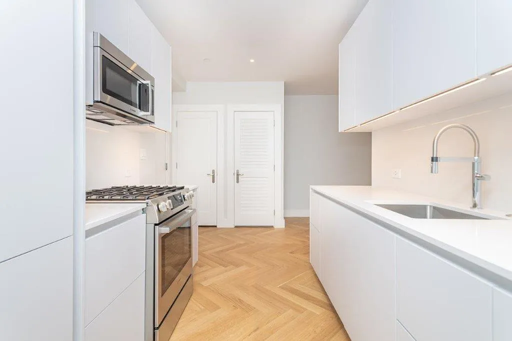 2 bed, 870 sqft, $3,150 — Photo 1