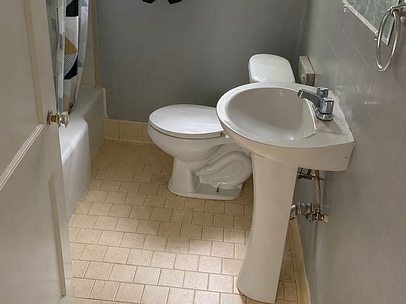 2nd image of 3515 Stonewall St