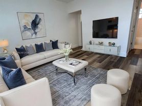 571 NE 67th St, Miami, FL