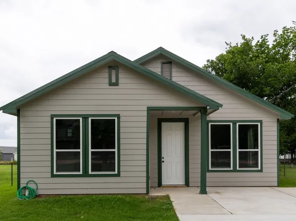 328 E Norway St, Walnut Springs, TX 76690