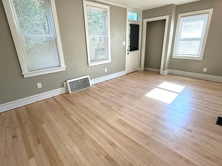 310 W Scott St #A — Photo 14