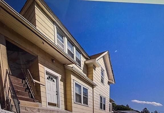 2nd image of 616 Monroe St NE