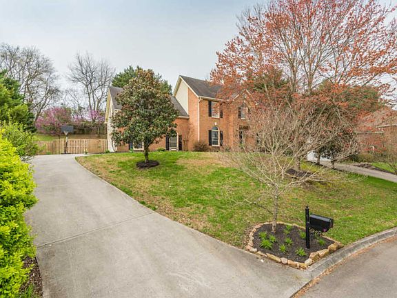 3rd image of 10089 Delle Meade Dr