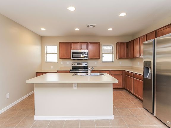 3rd image of 900 W Desert Canyon Dr