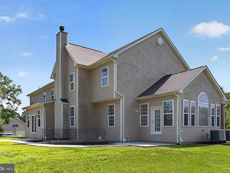 6816 Barlowe Ct — Photo 31